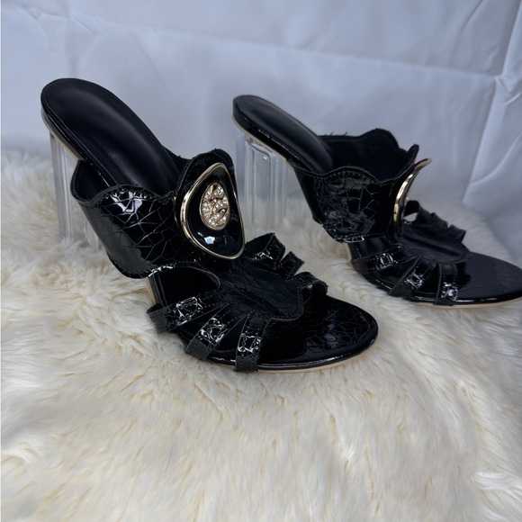 Source Unknown Shoes - Black Women's Heels with Shiny Gold Accents - Size 8 - 4.5 in Heel